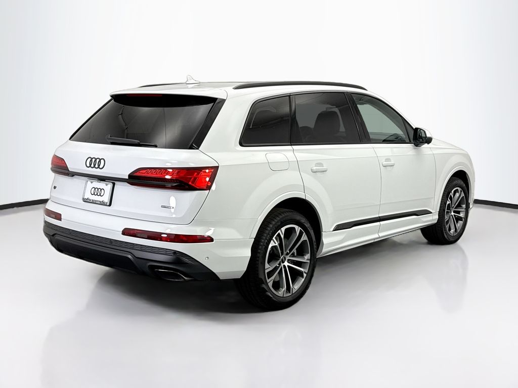 Thumbnail: 2026 Audi Q7 - 5