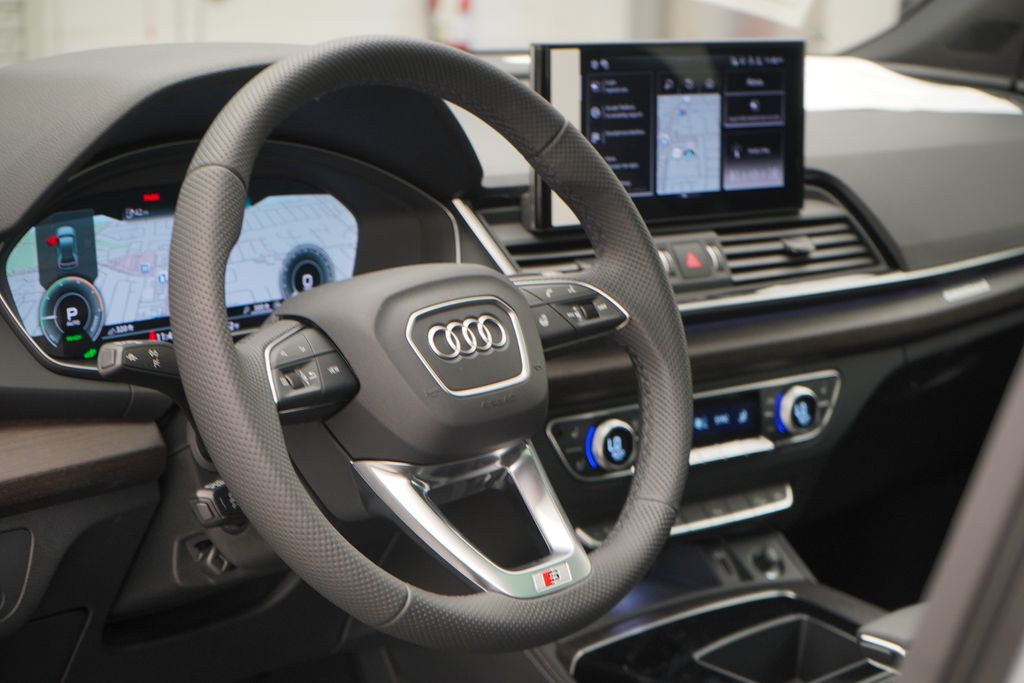 2025 Audi Q5 e  8