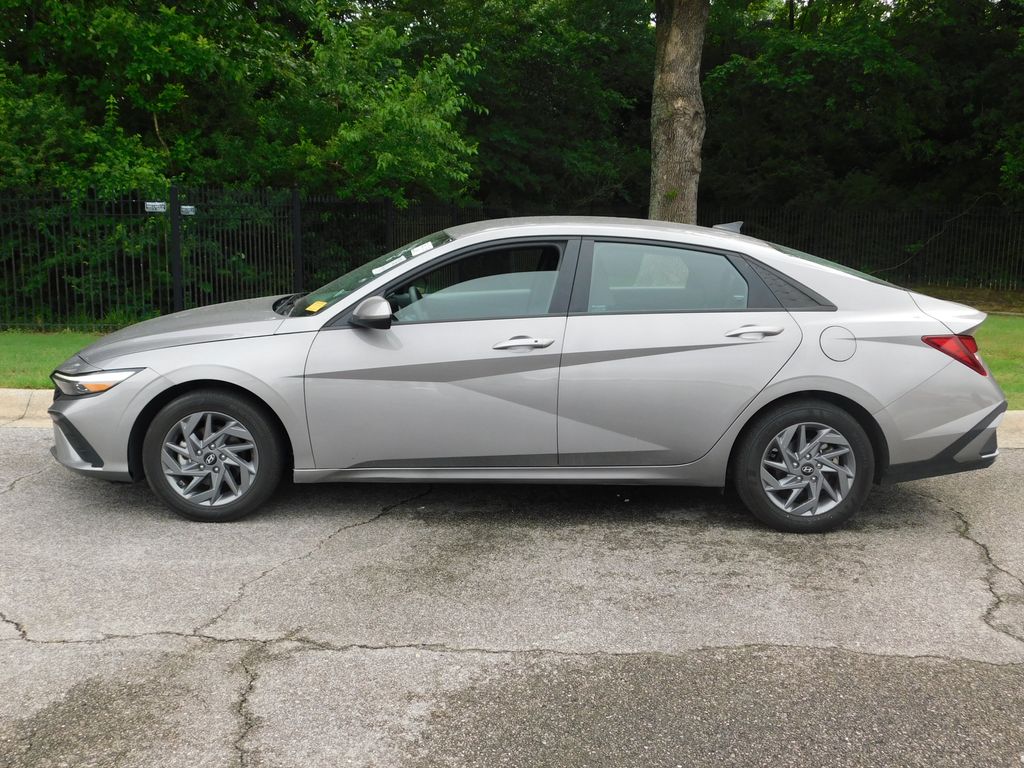 2024 Hyundai Elantra SEL 2