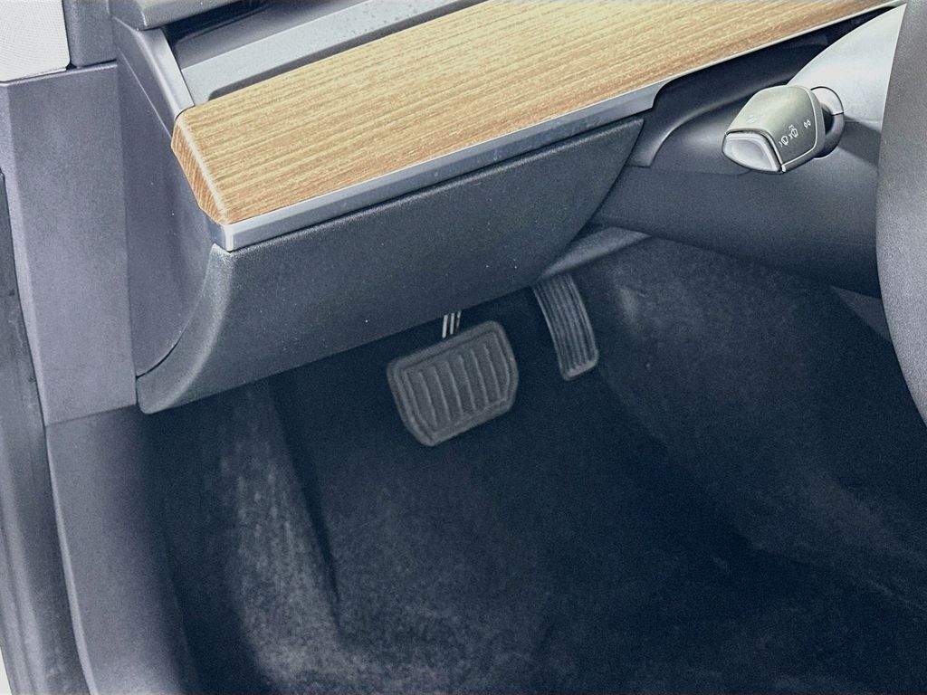 Thumbnail: 2021 Tesla Model 3 - 10