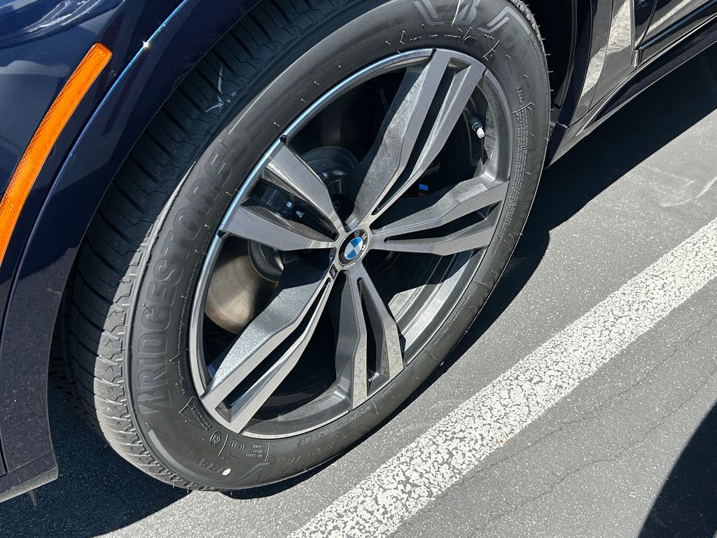 Thumbnail: 2026 BMW X7 - 3