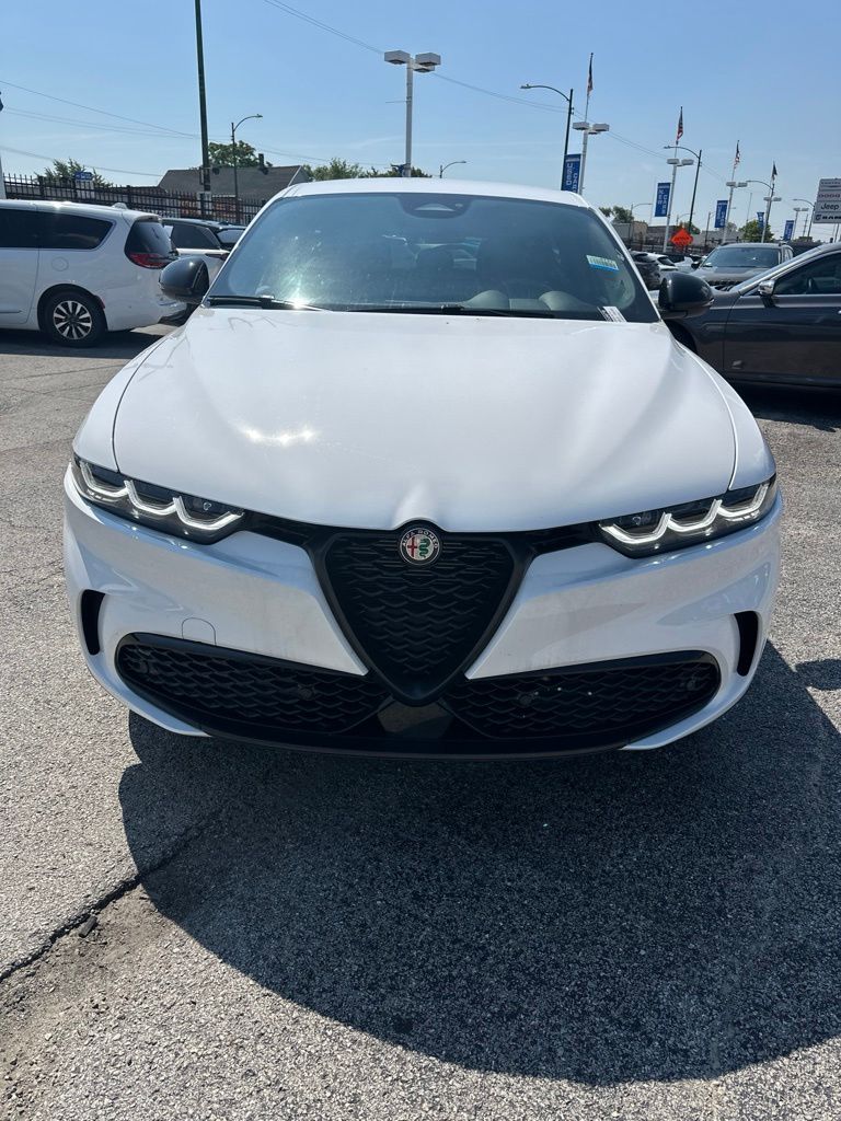 Milano White 2025 Alfa Romeo Tonale SUV / Crossover All-Wheel Drive 9-Speed Automatic