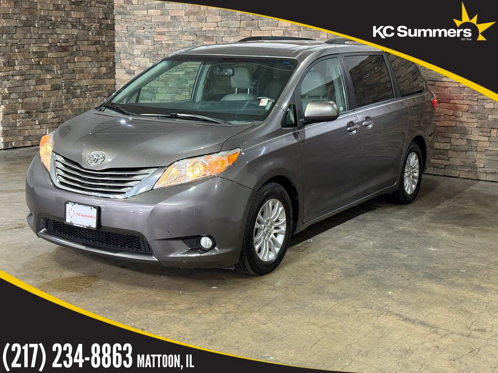 2016 Toyota Sienna XLE 7-Passenger Auto Access Seat