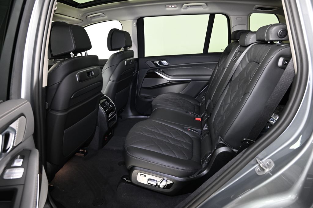 Thumbnail: 2026 BMW X7 - 24