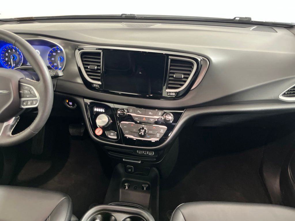 Thumbnail: 2025 Chrysler Pacifica - 17