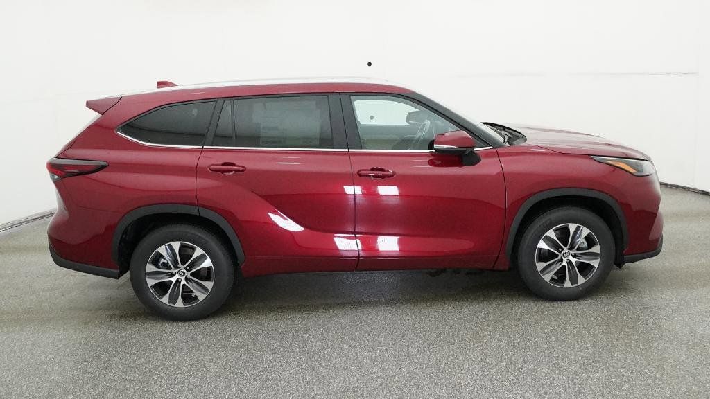 Thumbnail: 2025 Toyota Highlander - 2