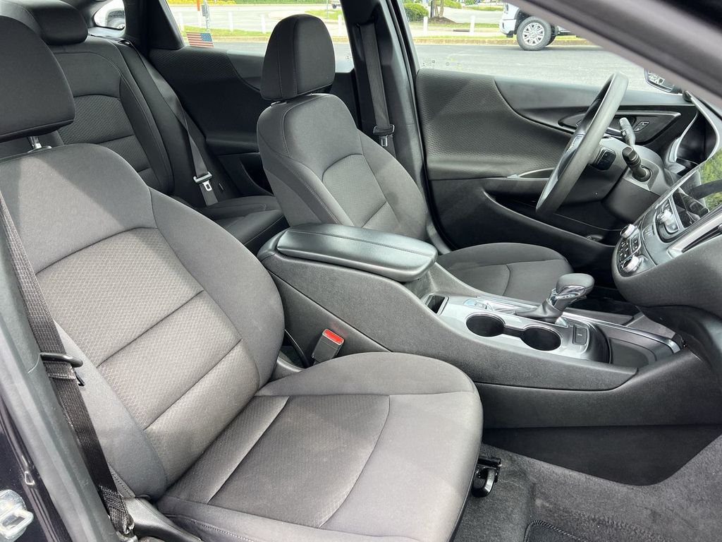 2023 Chevrolet Malibu LT photo