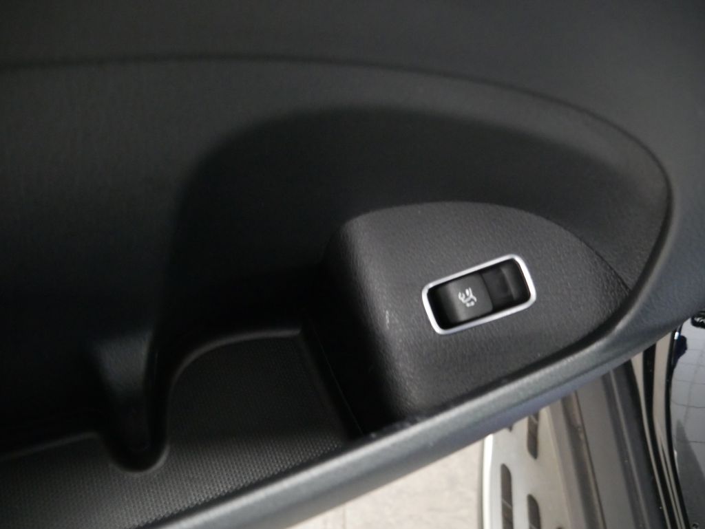 Thumbnail: 2024 Mercedes-Benz GLE - 18