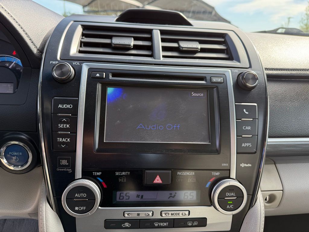 Thumbnail: 2012 Toyota Camry - 18