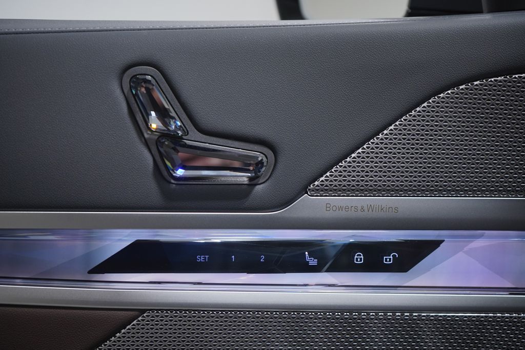 2025 BMW 7 Series 740i 14