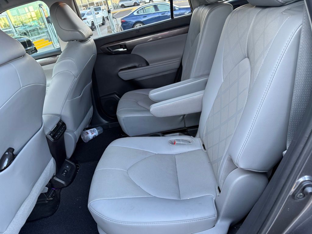 Thumbnail: 2021 Toyota Highlander - 7