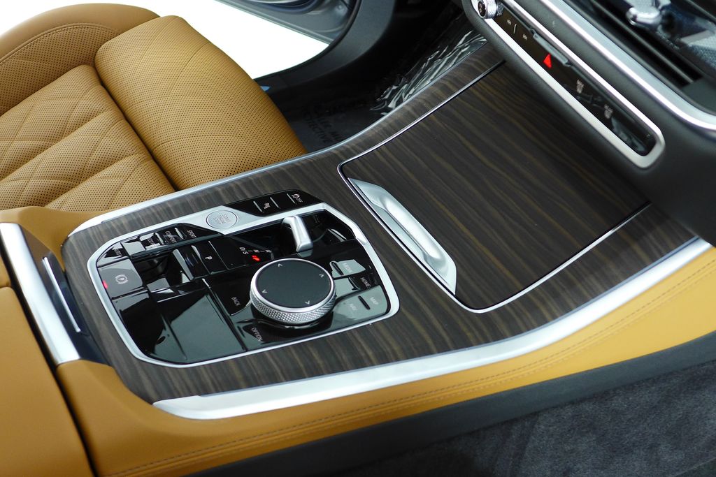Thumbnail: 2026 BMW X5 - 15