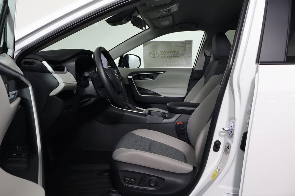 Thumbnail: 2025 Toyota RAV4 - 5