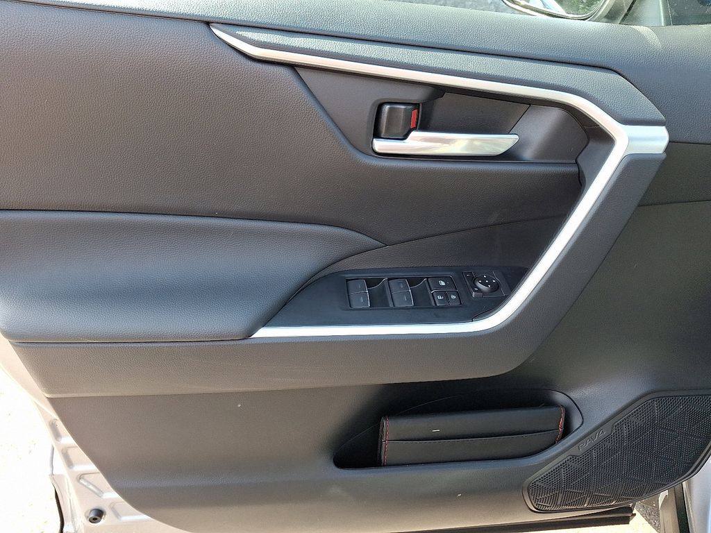 Thumbnail: 2025 Toyota RAV4 - 8