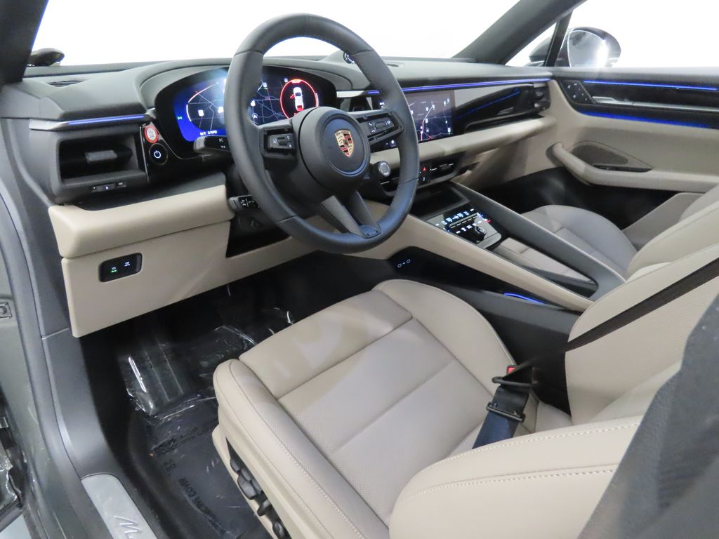 Thumbnail: 2025 Porsche Macan - 4