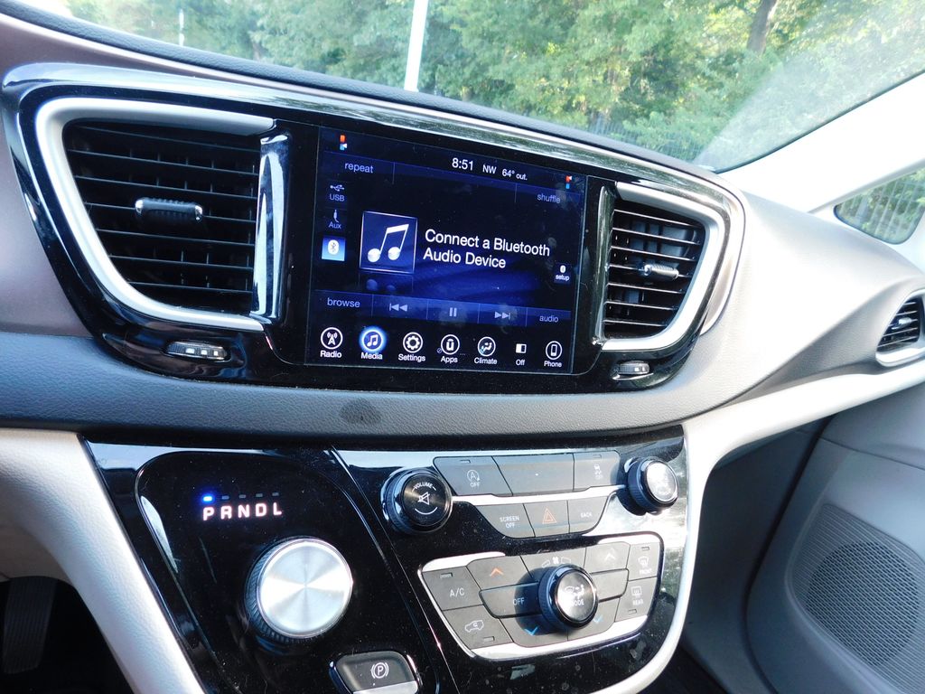 Thumbnail: 2017 Chrysler Pacifica - 7