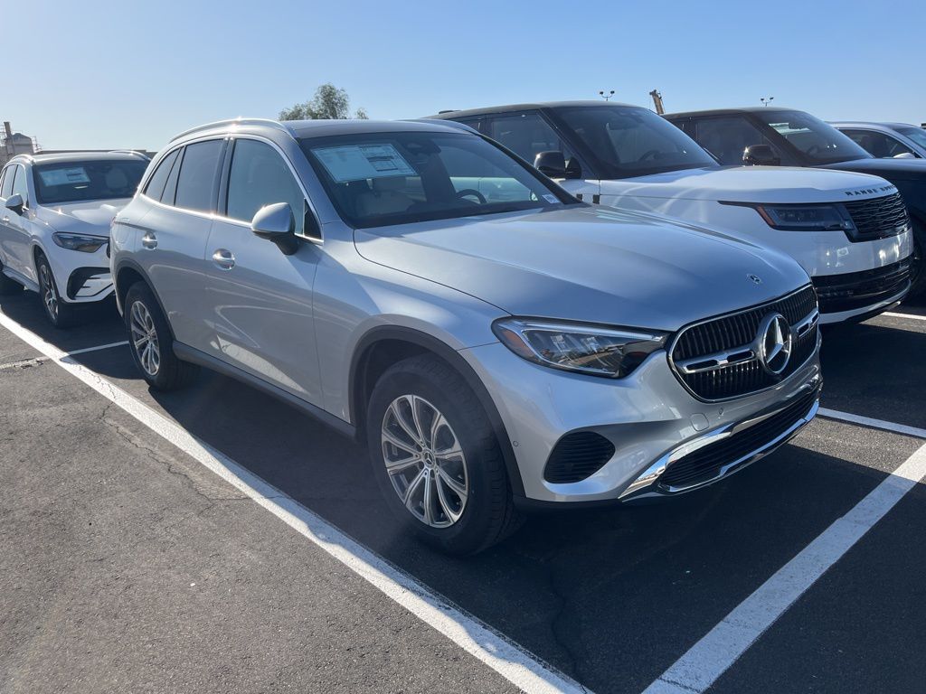 2025 Mercedes-Benz GLC 300 2