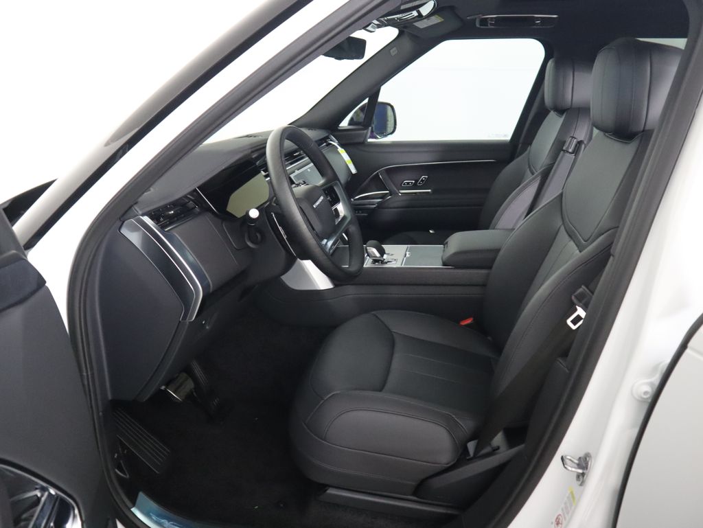 2025 Land Rover Range Rover SE 21