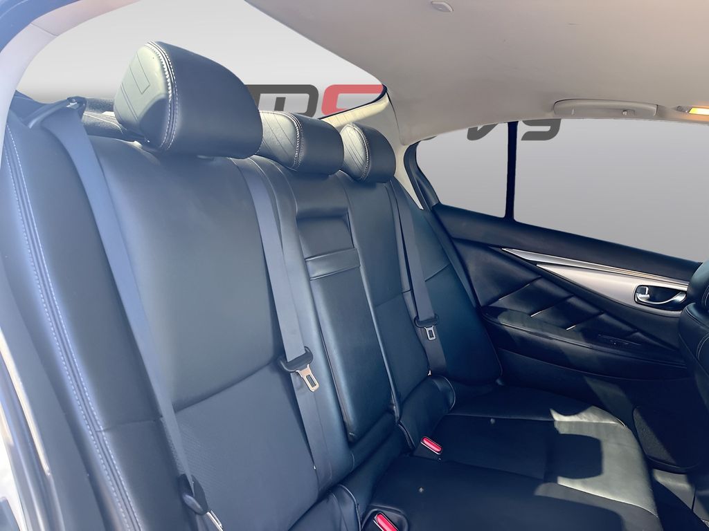 Used 2022 White INFINITI LUXE image 27