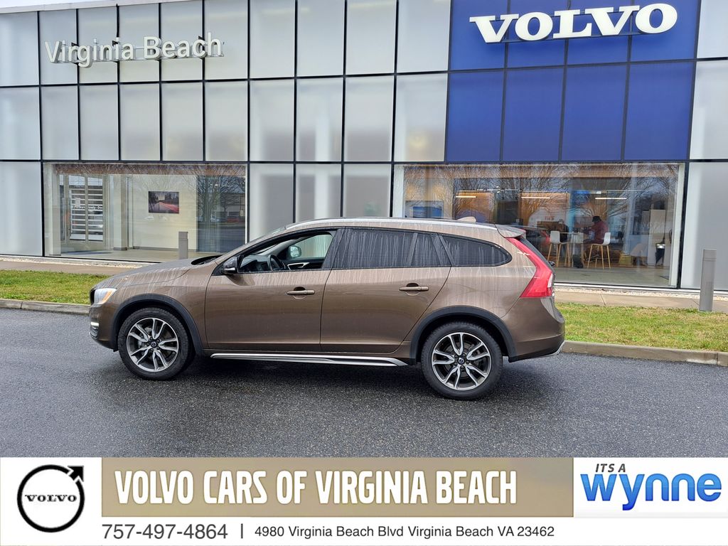 2017 Volvo V60 Cross Country T5 Platinum AWD