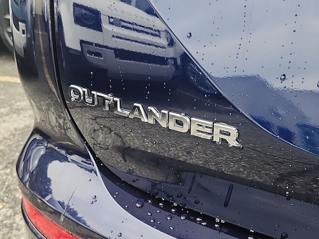 Thumbnail: 2024 Mitsubishi Outlander - 30