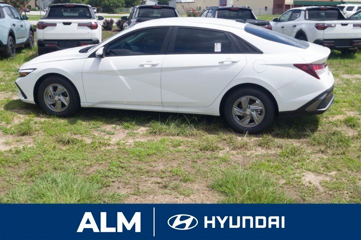 2025 Hyundai Elantra SE photo 4