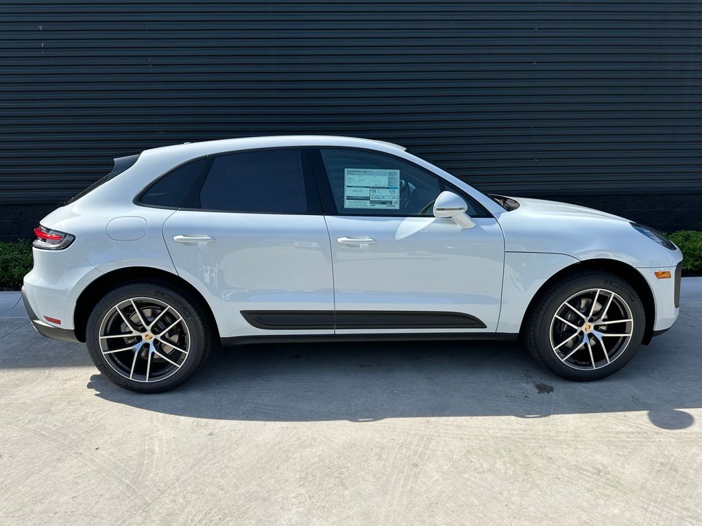 Thumbnail: 2025 Porsche Macan - 8