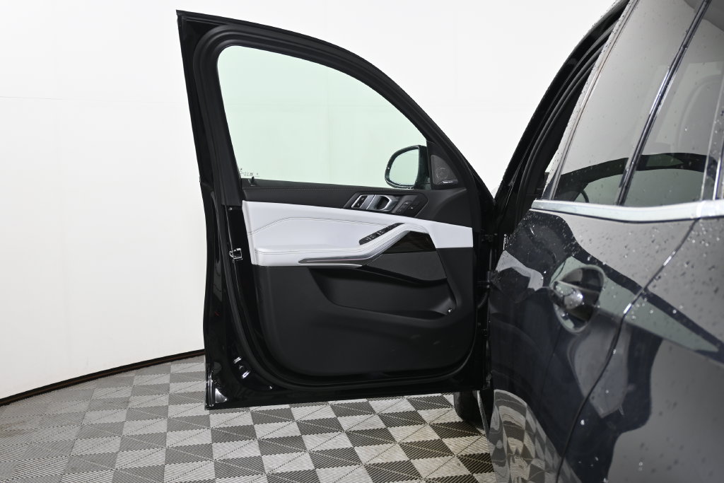 Thumbnail: 2026 BMW X5 - 27