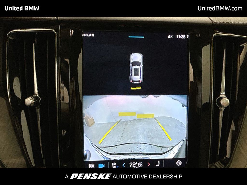 Thumbnail: 2022 Volvo XC60 - 17