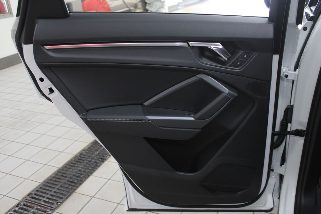 Thumbnail: 2025 Audi Q3 - 29