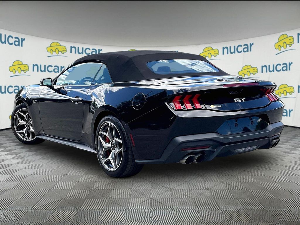 2025 Ford Mustang — photo 4