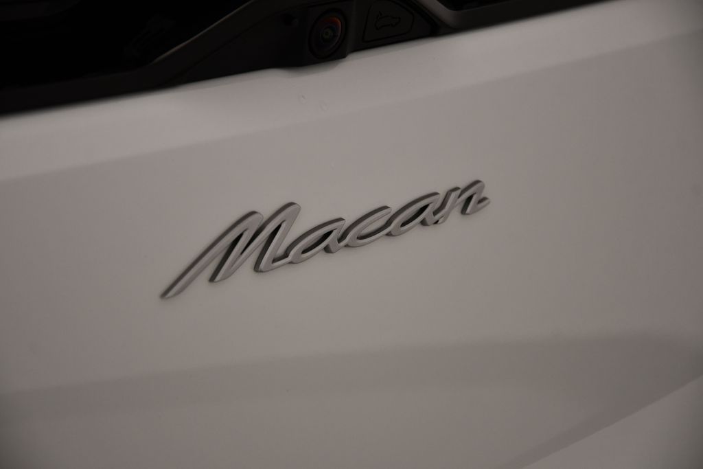 Thumbnail: 2025 Porsche Macan - 11