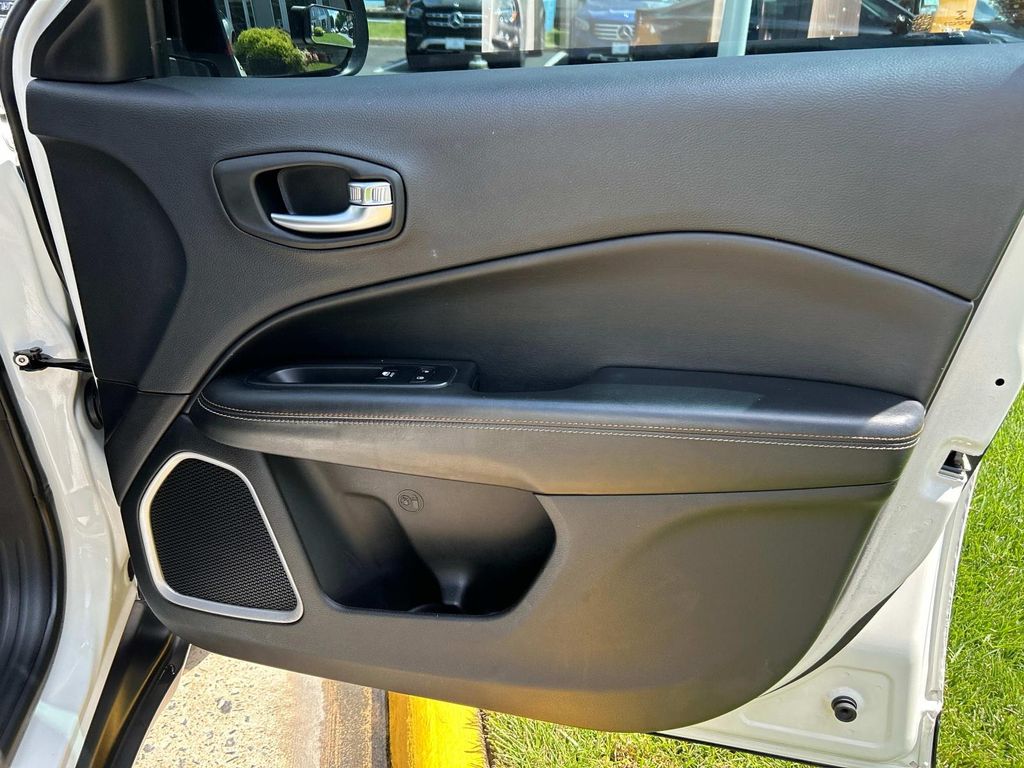 Thumbnail: 2018 Jeep Compass - 23