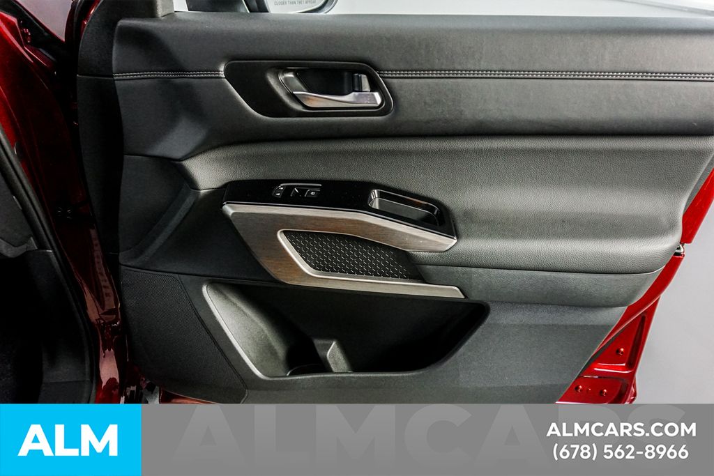 Used 2025 Red Nissan Platinum image 49