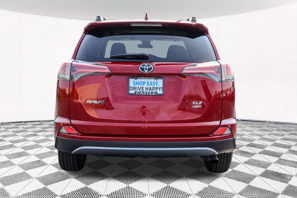 2018 Toyota RAV4 XLE 10