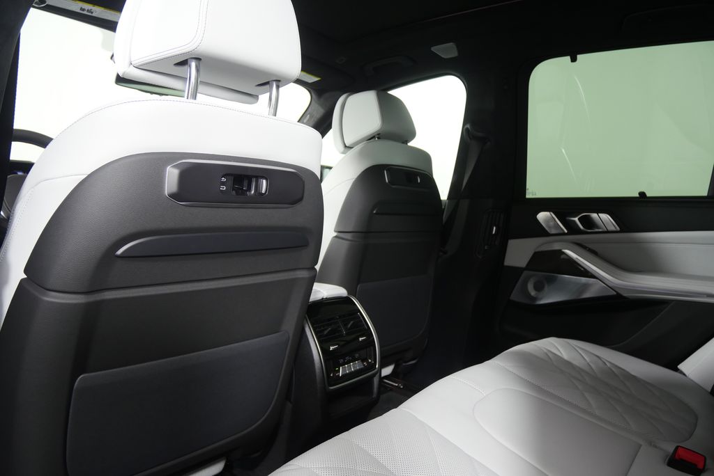 Thumbnail: 2026 BMW X5 - 17