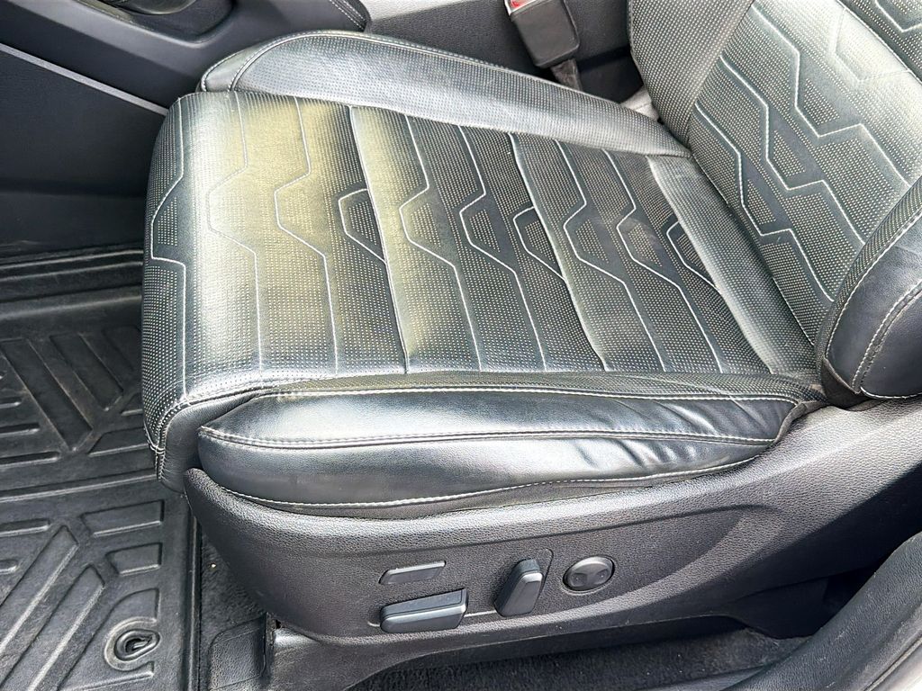 Used 2021 White Kia SX image 19