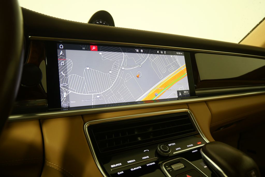 Thumbnail: 2019 Porsche Panamera - 28