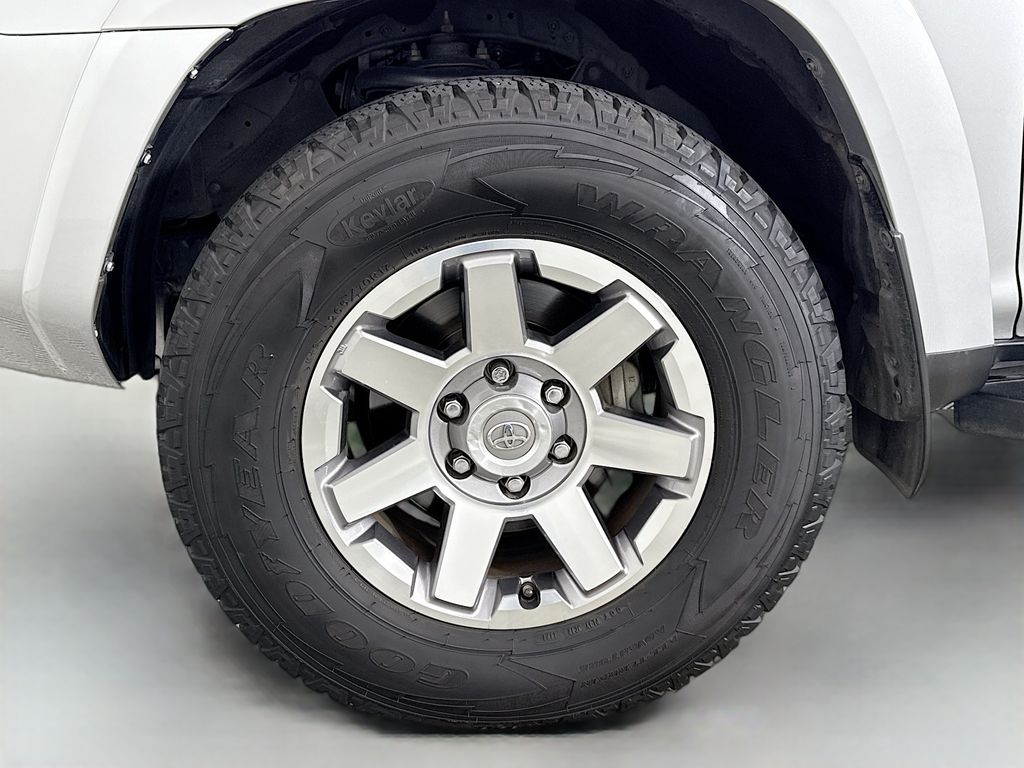 Thumbnail: 2014 Toyota 4Runner - 29