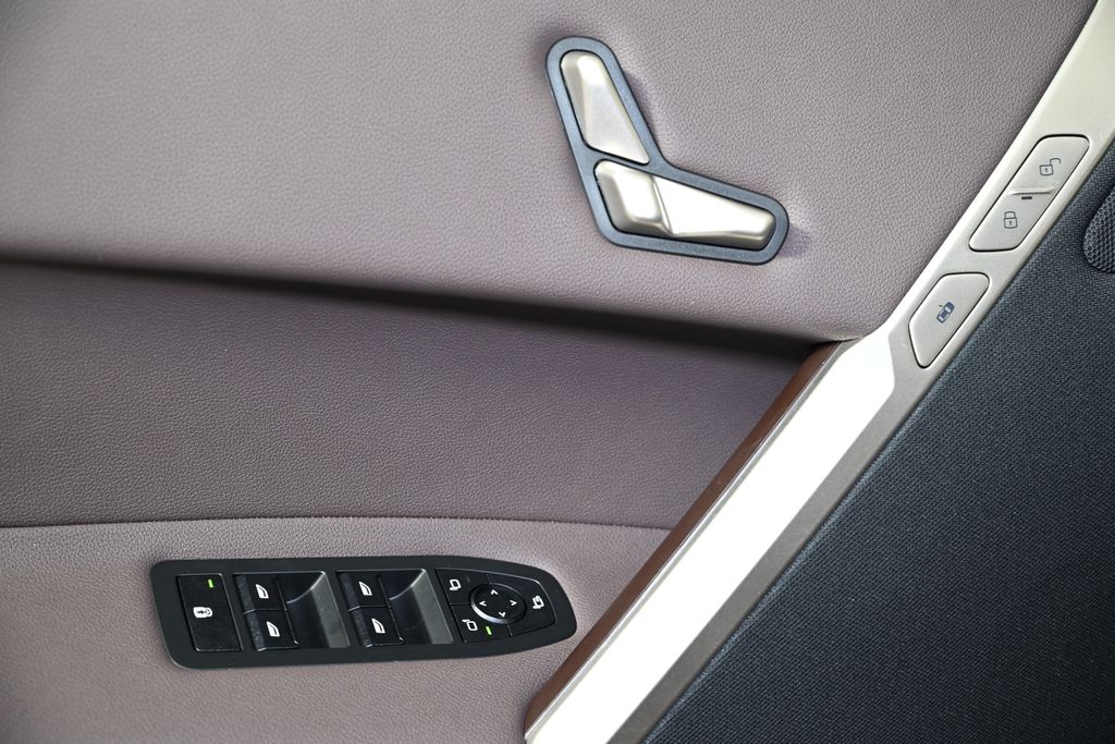 Thumbnail: 2026 BMW iX - 21