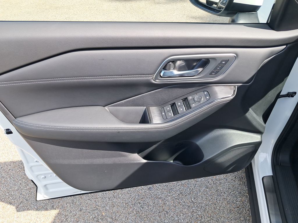 2026 Nissan Rogue Platinum - 10