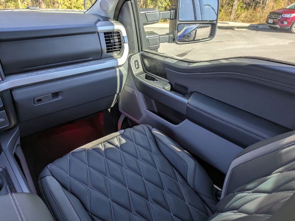 2026 Ford F-250 Super Duty Black Widow