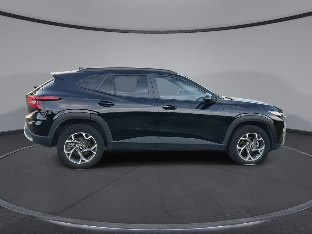 Thumbnail: 2025 Chevrolet Trax - 9
