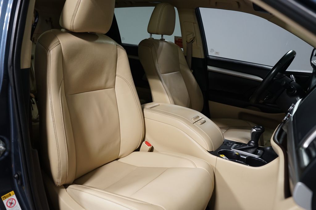 Thumbnail: 2019 Toyota Highlander - 27