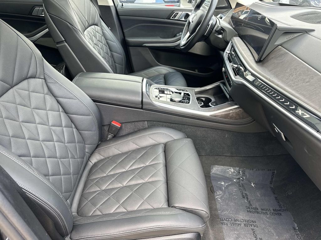 Thumbnail: 2024 BMW X7 - 11