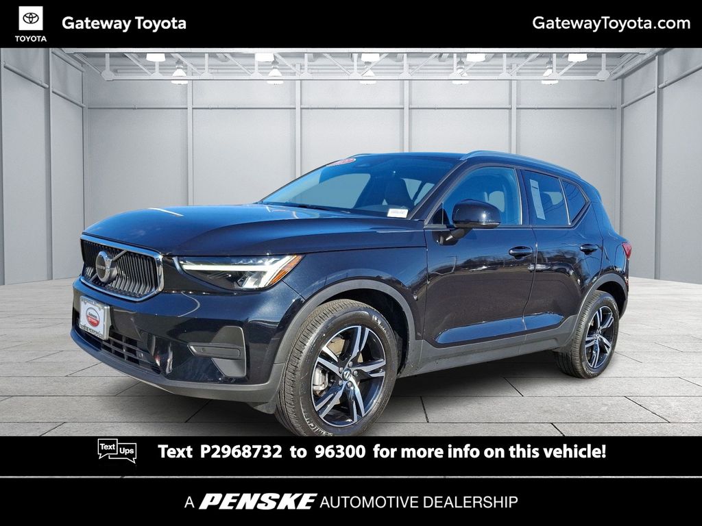 2023 Volvo XC40 B5 Core -
                Toms River, NJ