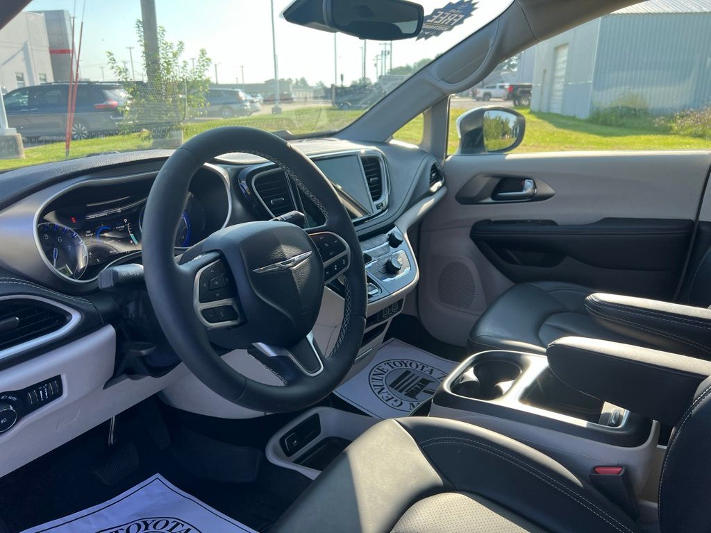 Used 2023 Chrysler Pacifica Van