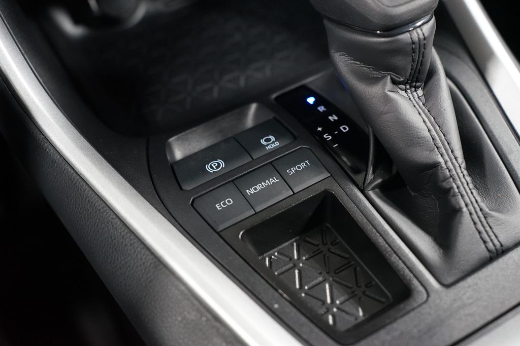 Thumbnail: 2025 Toyota RAV4 - 22