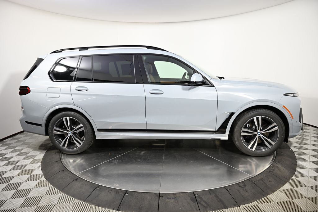 Thumbnail: 2026 BMW X7 - 6