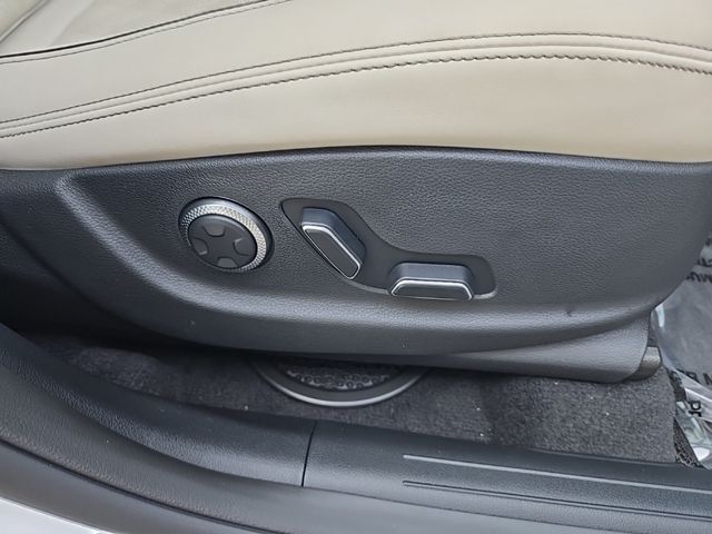2025 Genesis GV70  26